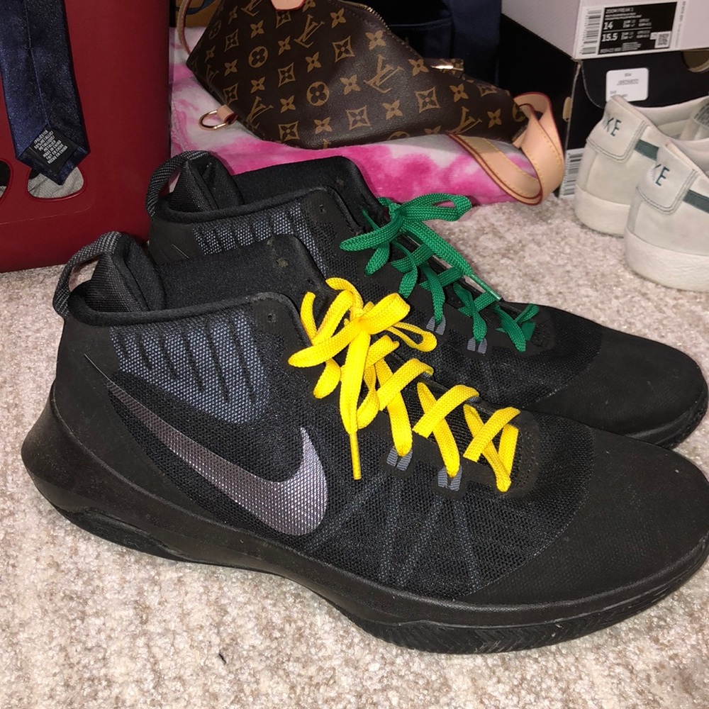 Nike Air Versatile Mens 14 NO BOX